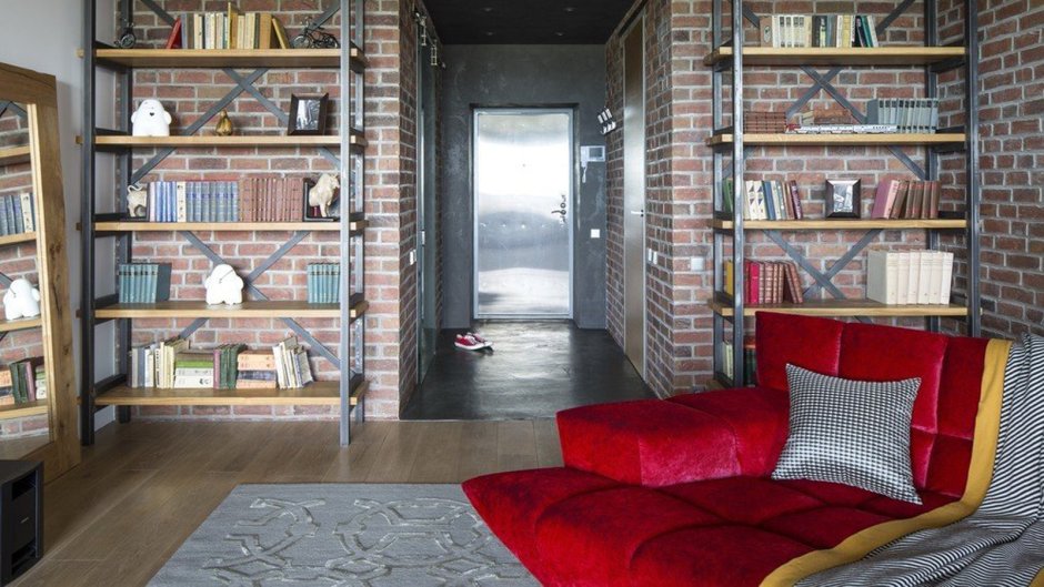 Книжный шкаф с лестницей