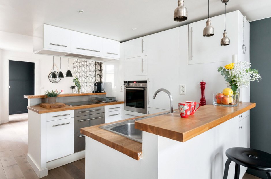 Белая кухня Лорена с деревянной столешницей