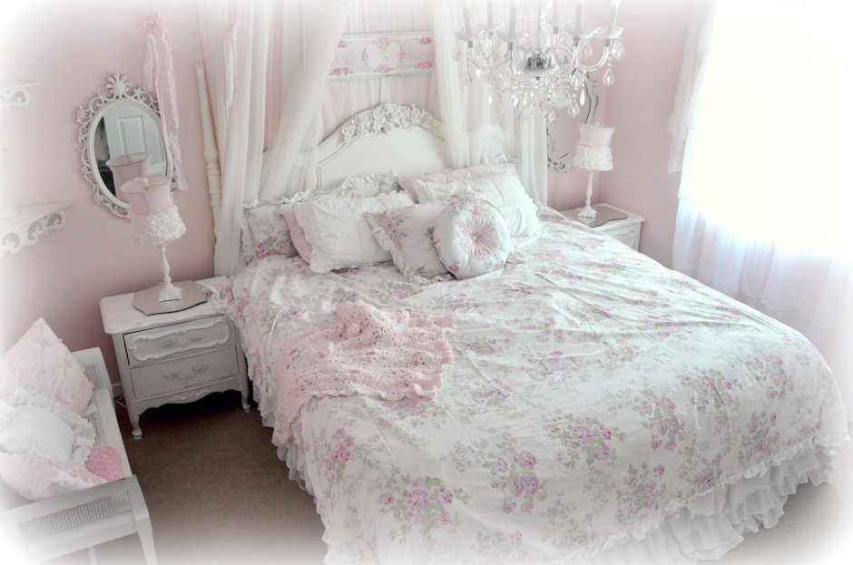 Маленькая спальня в стиле шебби Шик