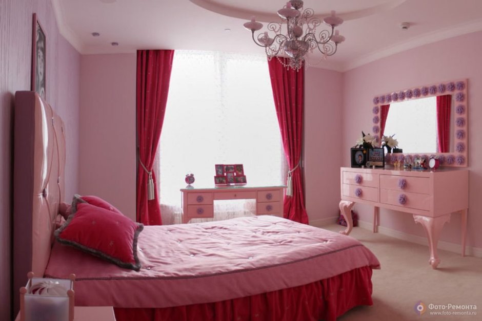 Стильный розовый спальня