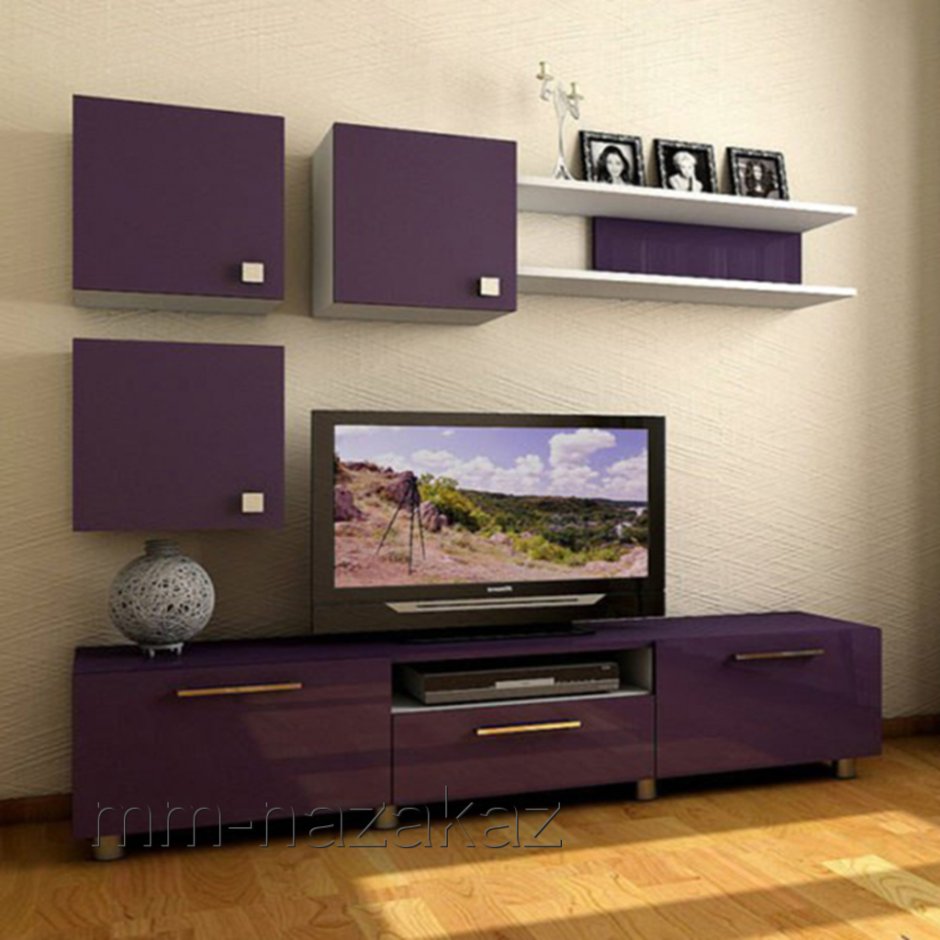 Фиолетовая стенка в гостиную