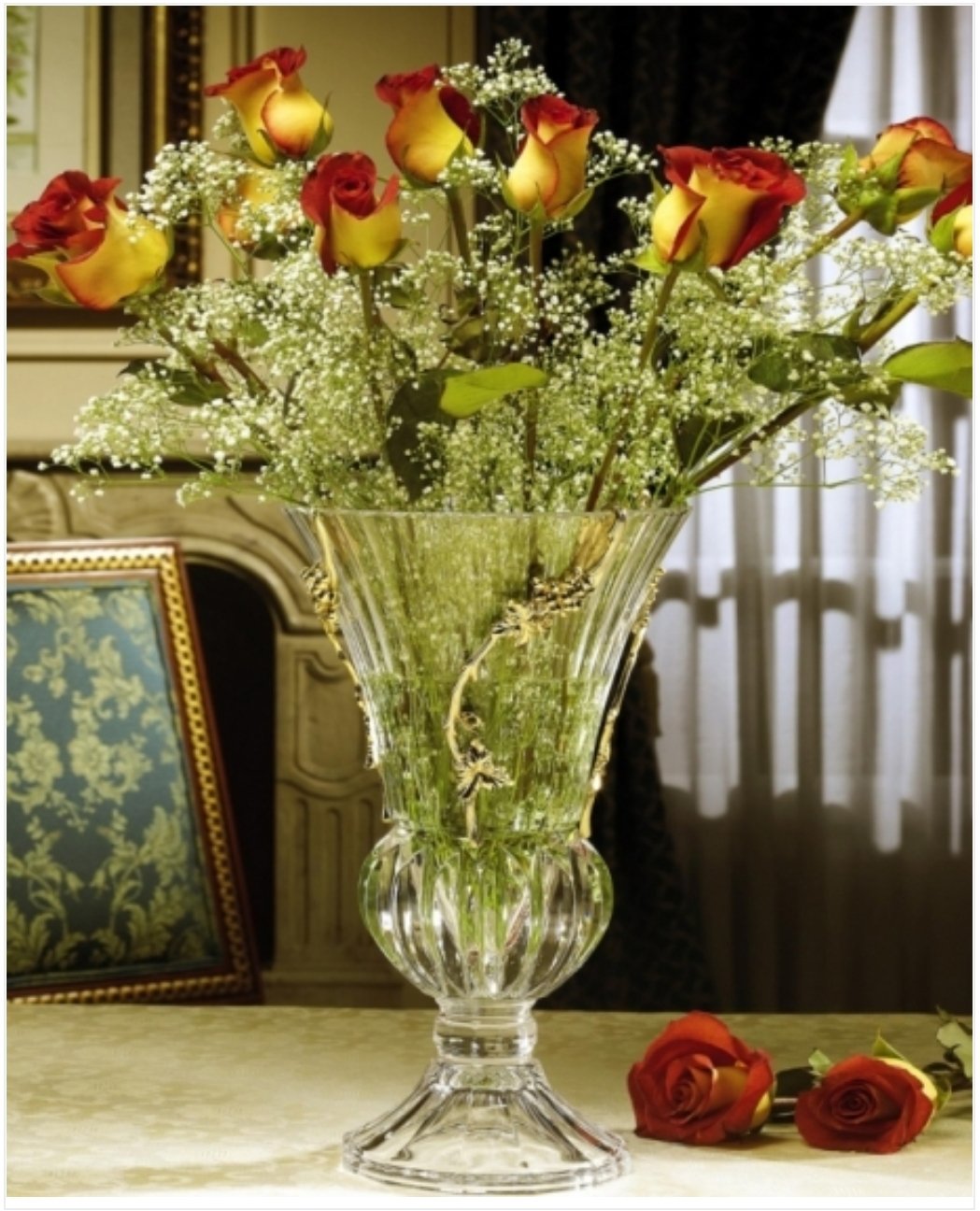 Подарить цветы в вазе. Букеты в вазах. Ваза с цветами в интерьере. Цветочная композиция в вазе. Изысканные букеты.