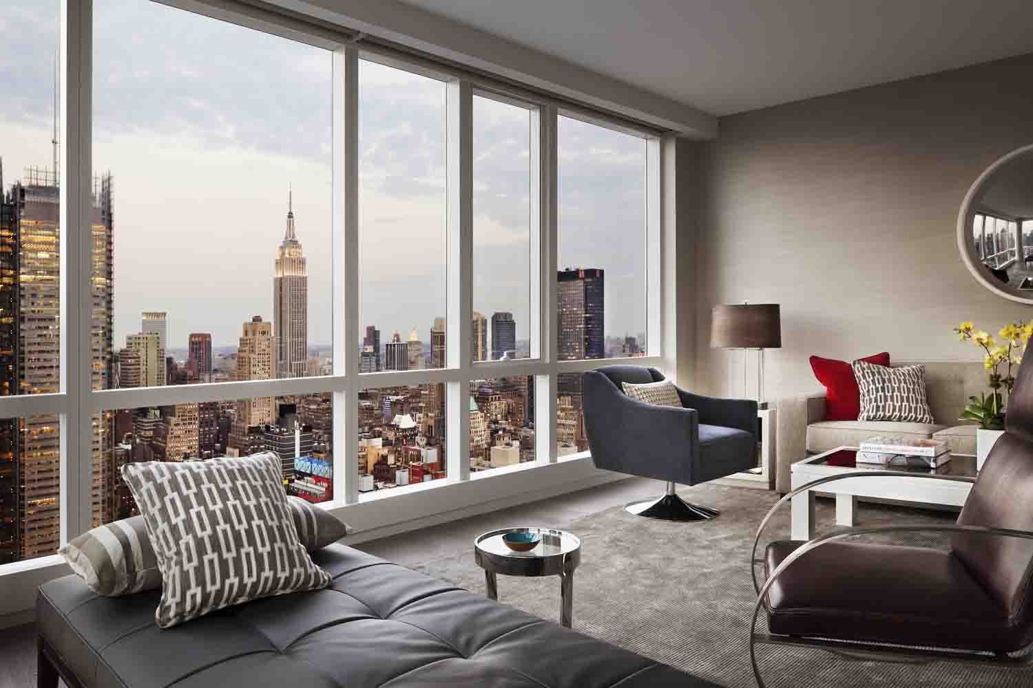 Виды квартир. Нью-Йорк Манхэттен квартиры. Квартира с панорамными окнами Нью Йорк. Апартаменты в Нью-Йорке на Манхэттене. Нью Йорк из окна Манхэттен.