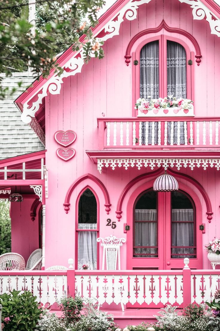 Стоковые фотографии по запросу Розовый дом