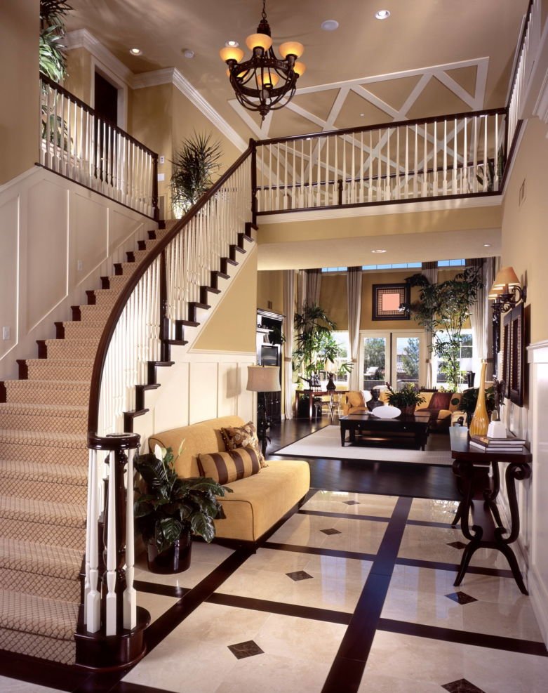 Красивые гостиные с лестницей