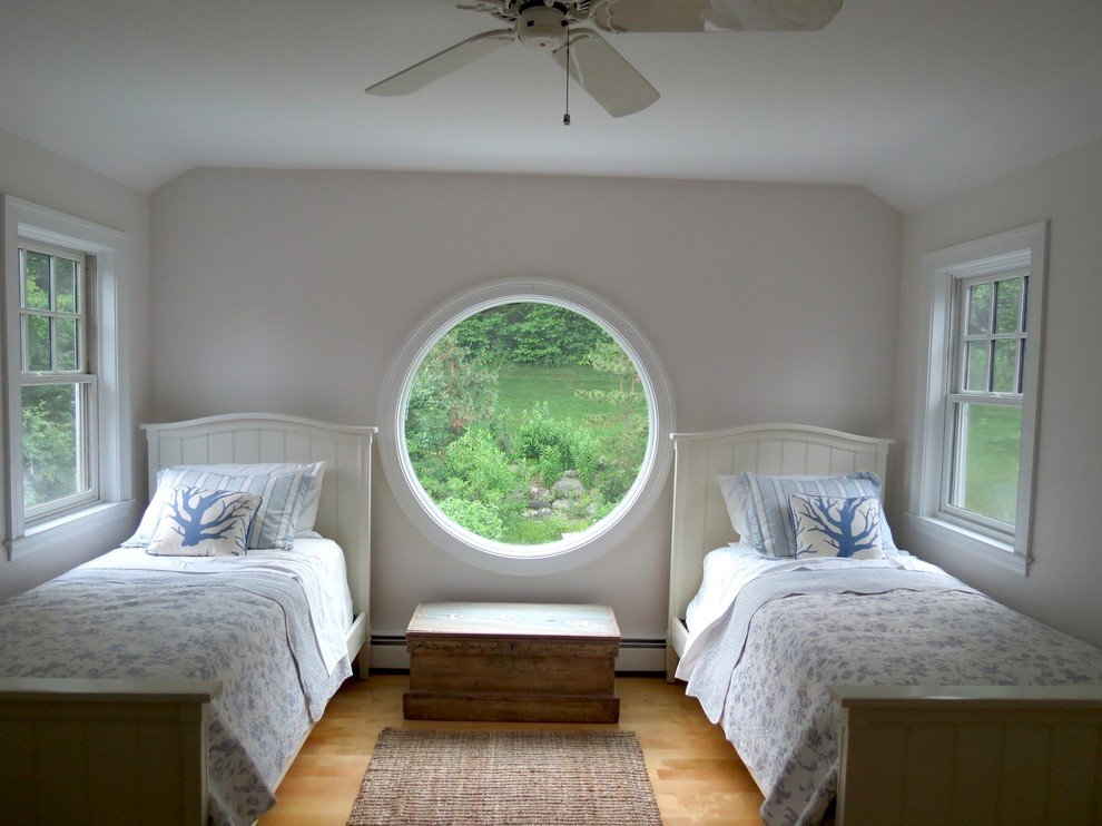 Найдите ширину одного окна в спальне