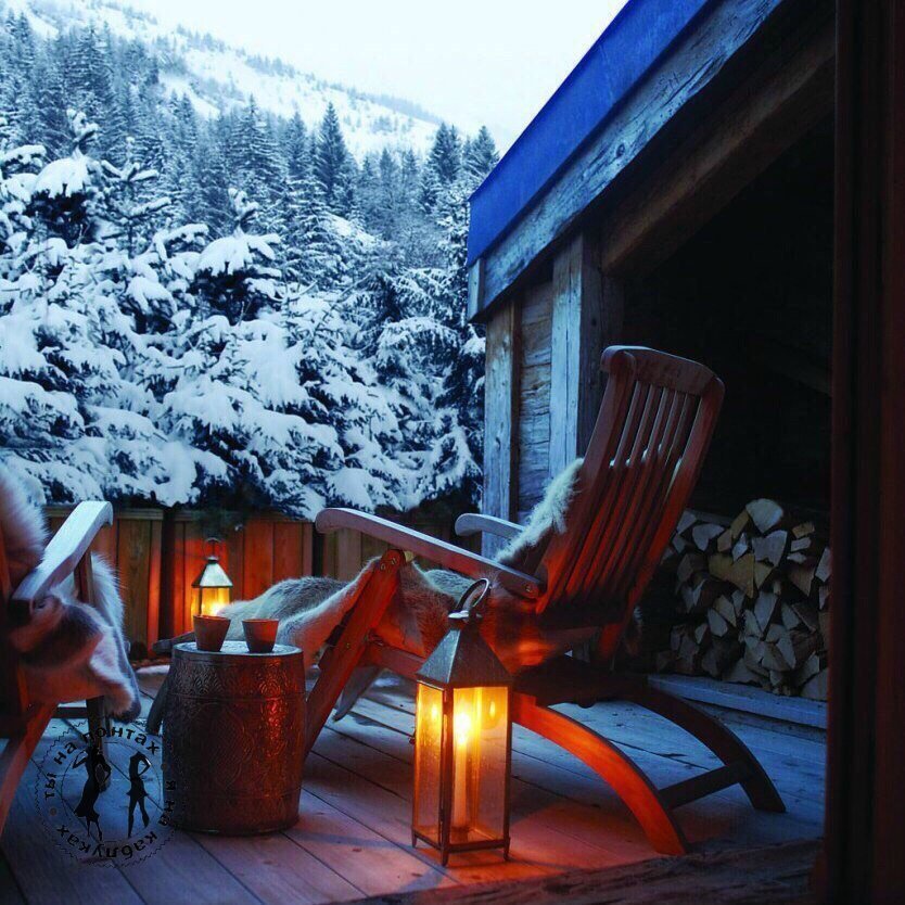 Уютный дом в горах зимой