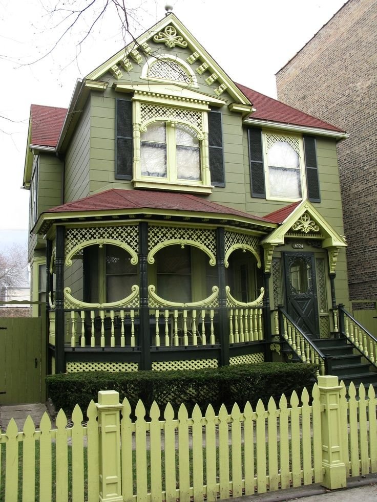 Дом Викторианский стиль зеленого цвета