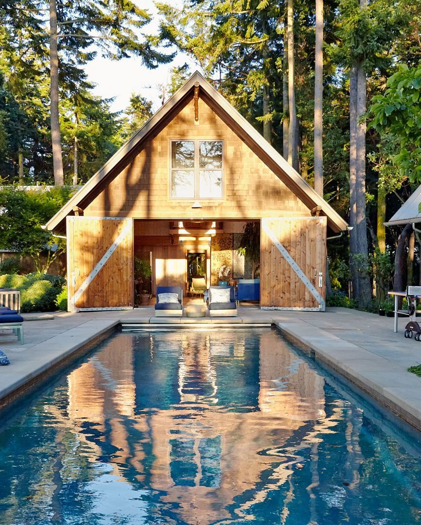 Маленький дом с бассейном