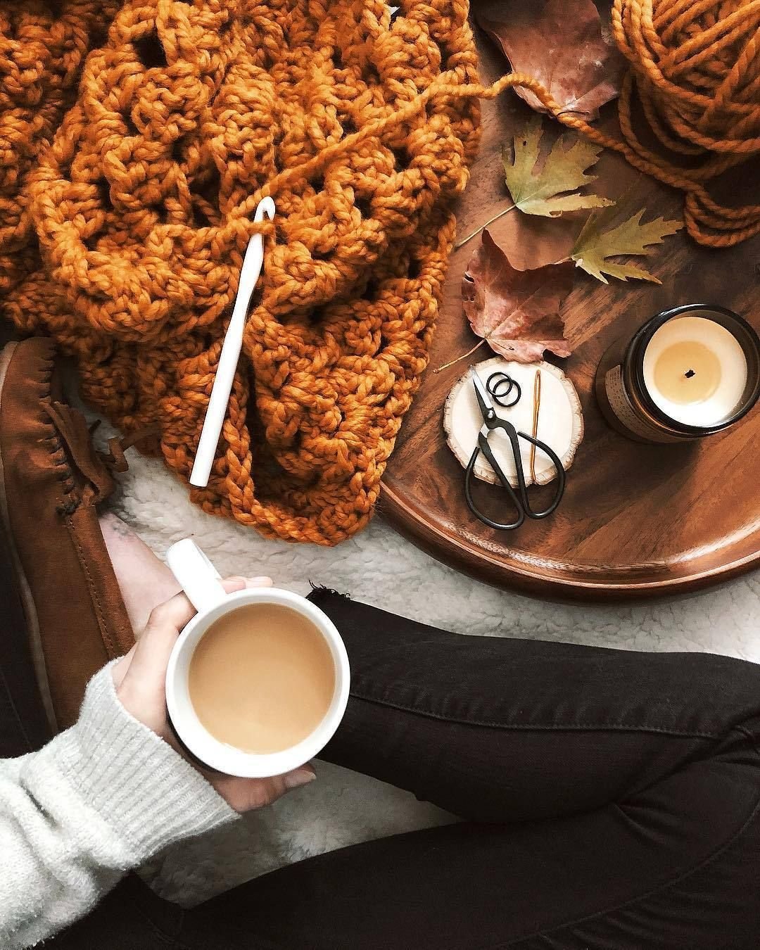 Осеннее кофе. Уютная осень. Уютный осенний кофе. Уютные осенние вещи. Осенняя Эстетика кофе.