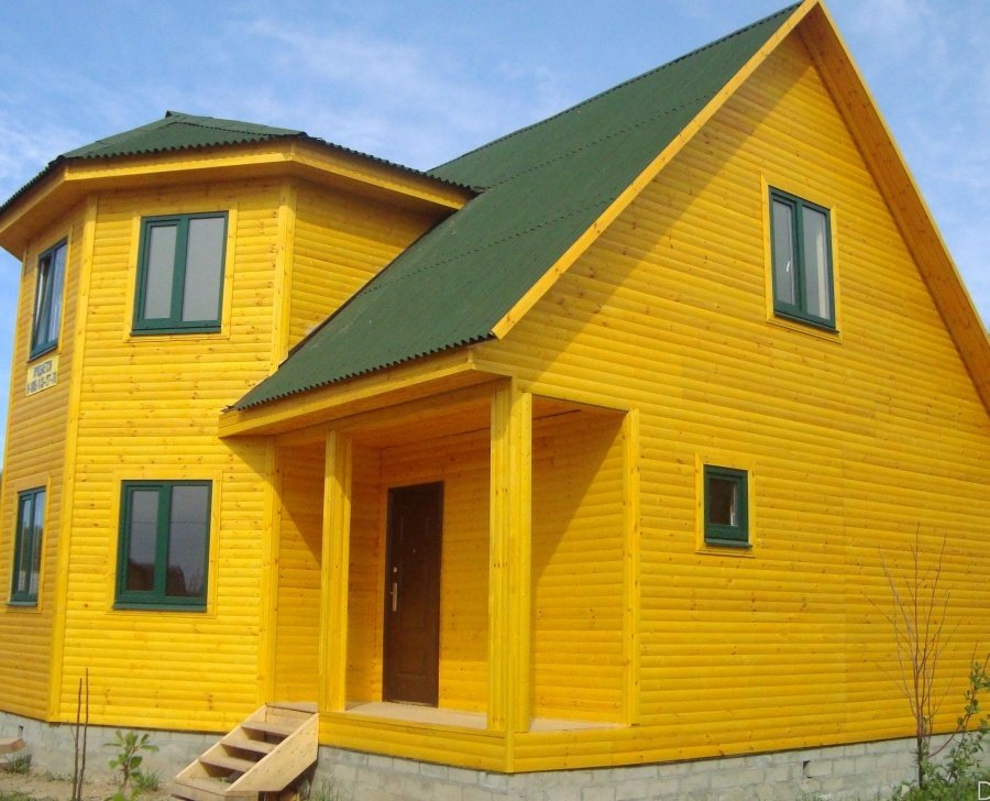 Желтый деревянный дом