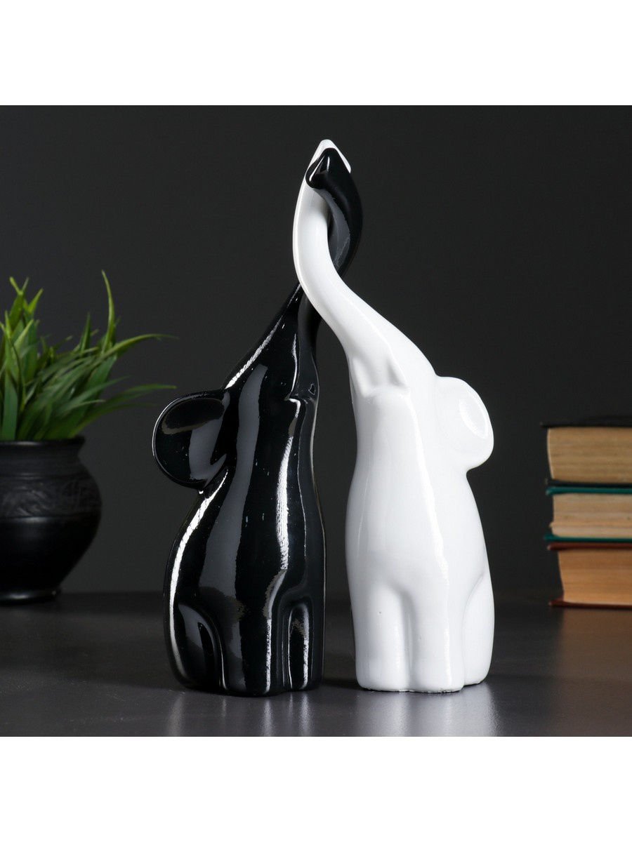 Фигура "пара слонов" черный + белый глянец 7х12х16см