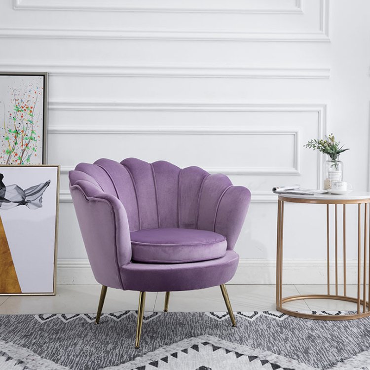 Фиолетовое кресло в интерьере