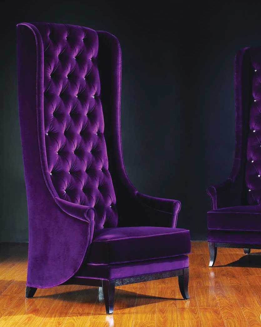 Кресло фиолетового цвета