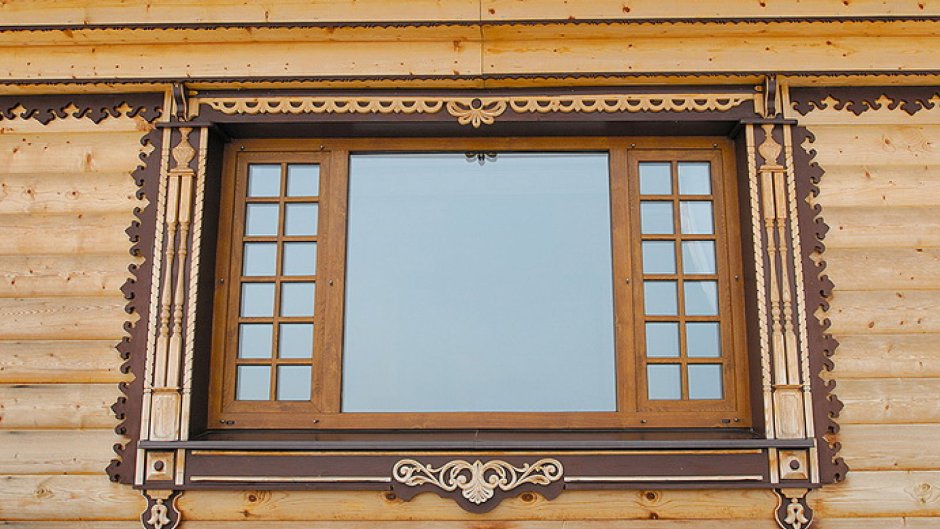 Окна с раскладкой в деревянном доме