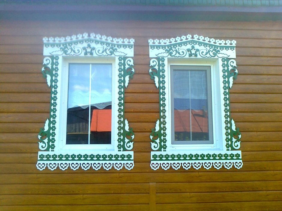 Наличники на окна в деревенском доме