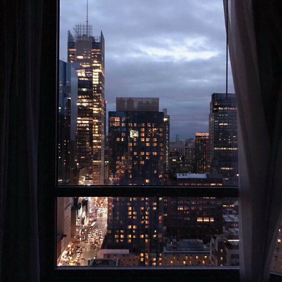Нью-Йорк ночной Манхэттен с окна