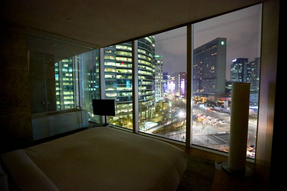 Ночной Сеул вид из окна Южная Корея