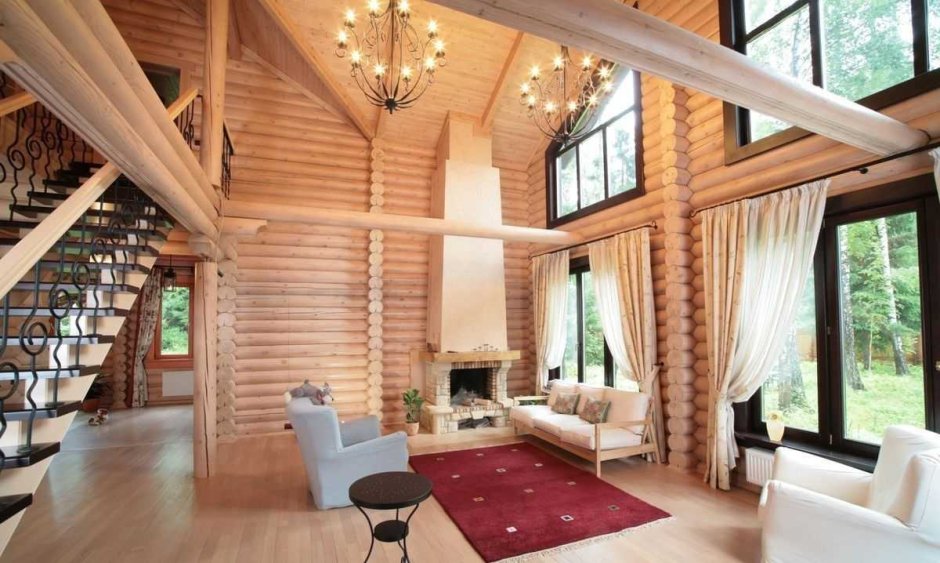 Спальня деревянная с камином