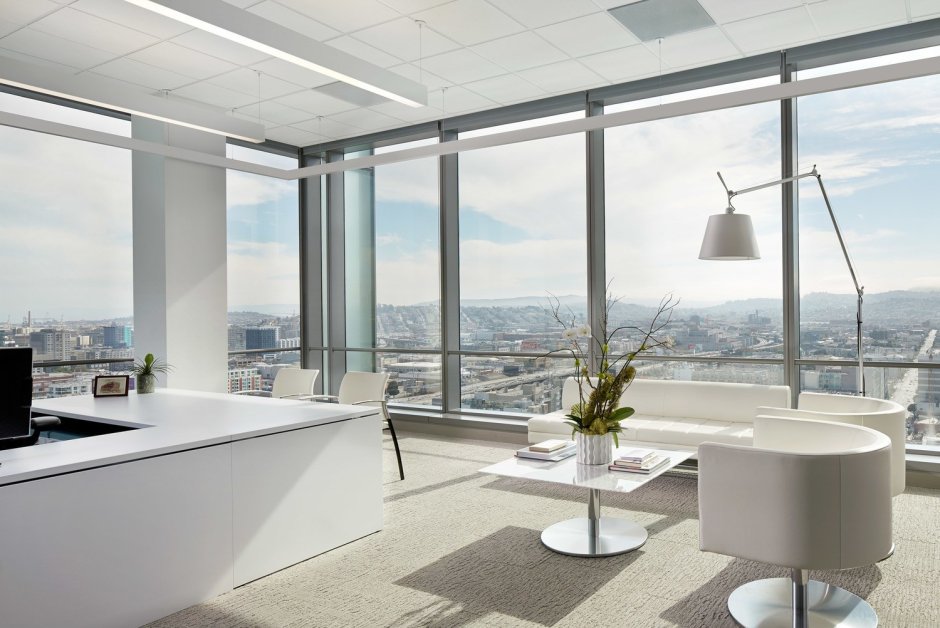 Офис с панорамным остеклением