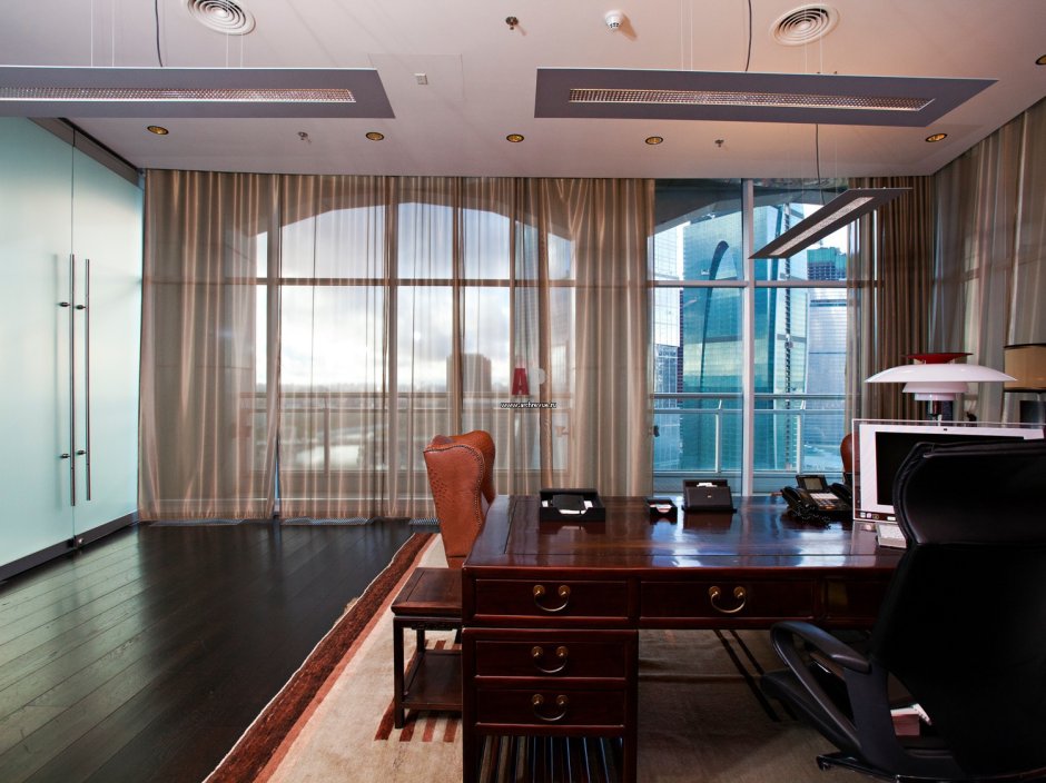 Офисное помещение с панорамными окнами