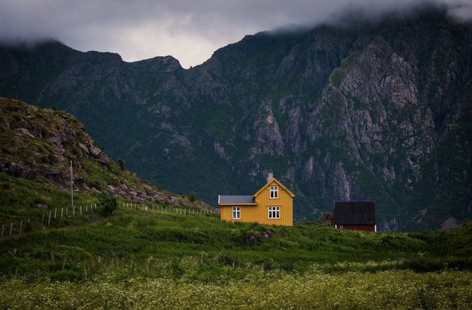 Одинокий домик в Норвегии