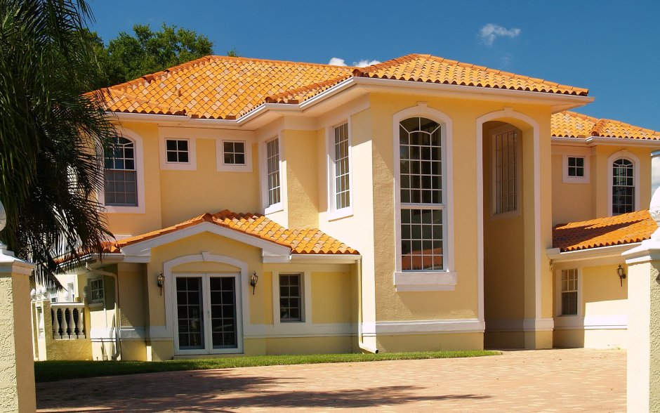 Красивые фасады домов и коттеджей с красной крышей
