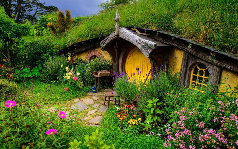 Сказочный домик в деревне