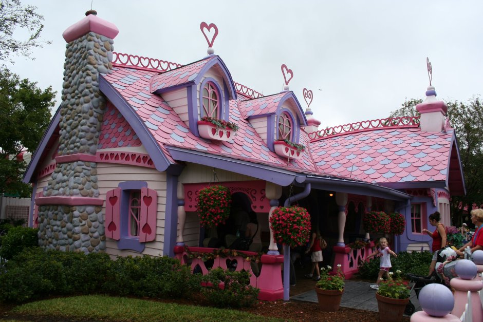Сказочный розовый домик