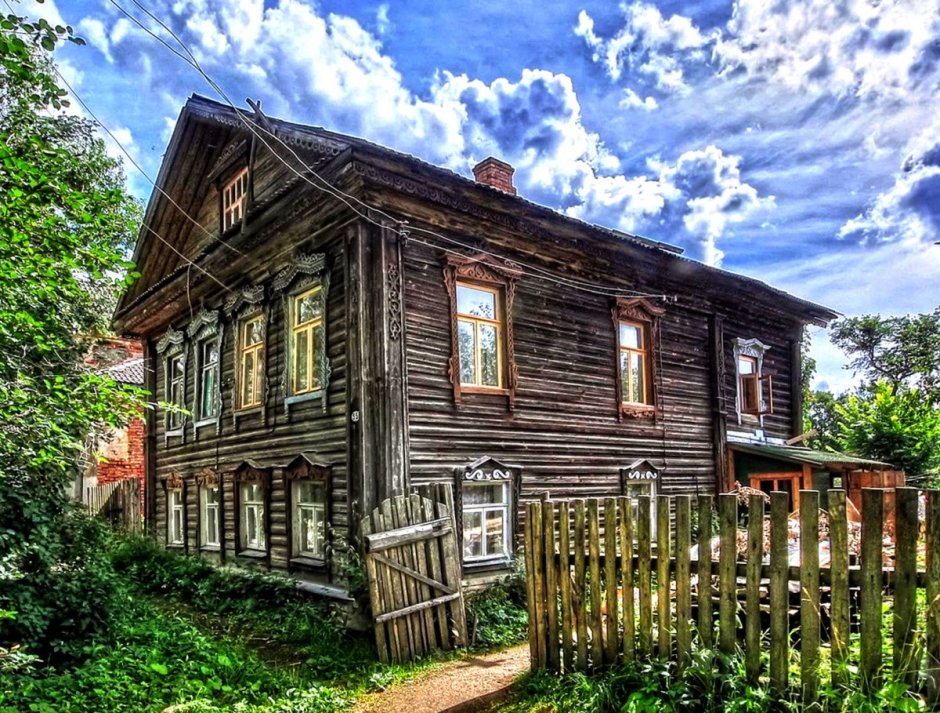 Старый дом в деревне