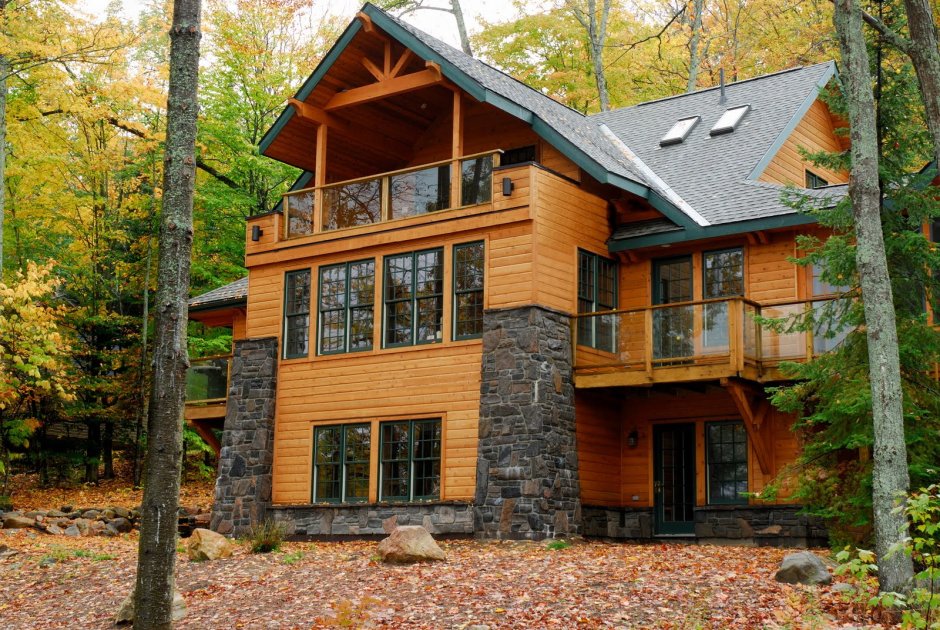 Трехэтажный деревянный дом