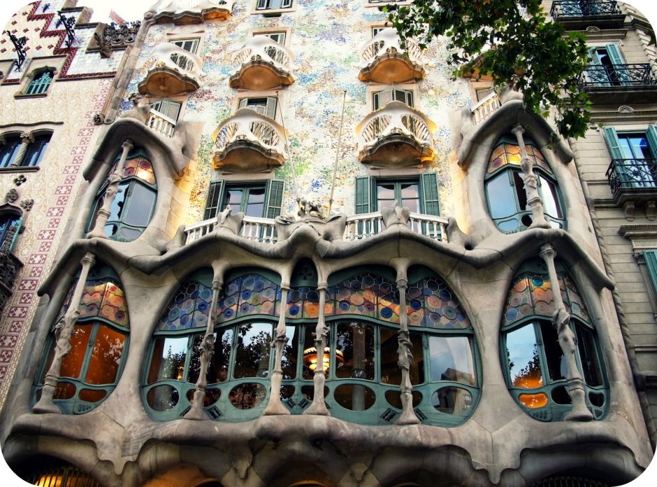 Дом Бальо Антонио Гауди в Барселоне