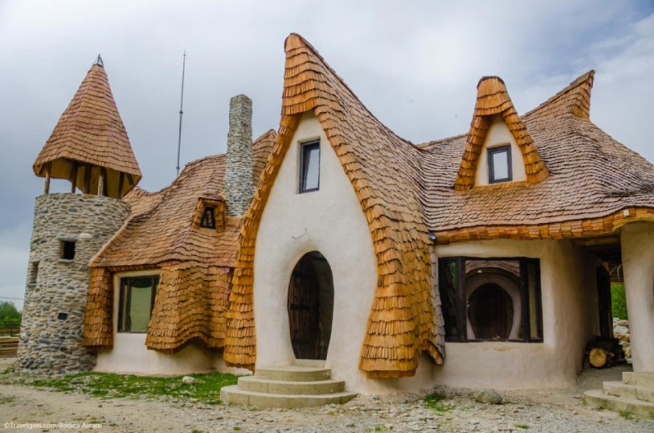Необычная гостиница замок в Румынии