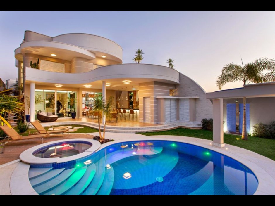 Красивый домик с бассейном