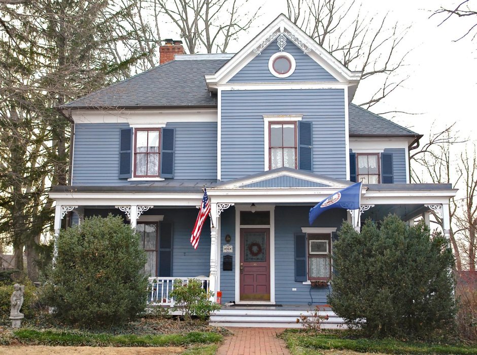 Американский дом синего цвета