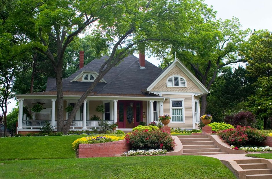 Американский дом с садом