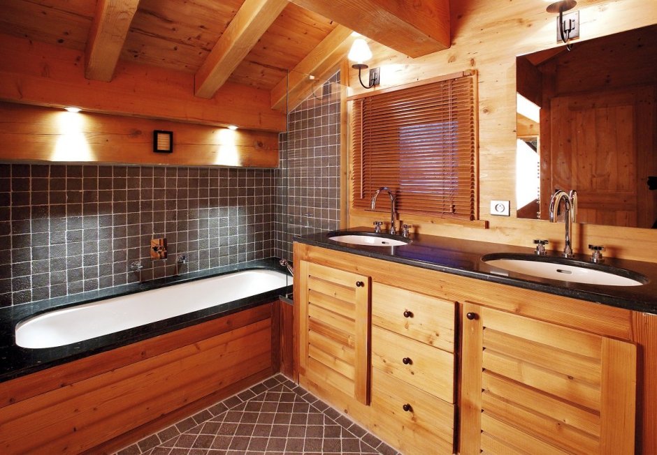 Ванная в скандинавском стиле в деревянном доме