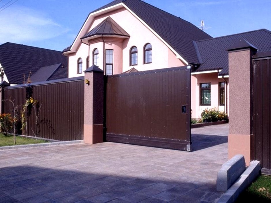 Заборы и ворота входная часть для частного дома