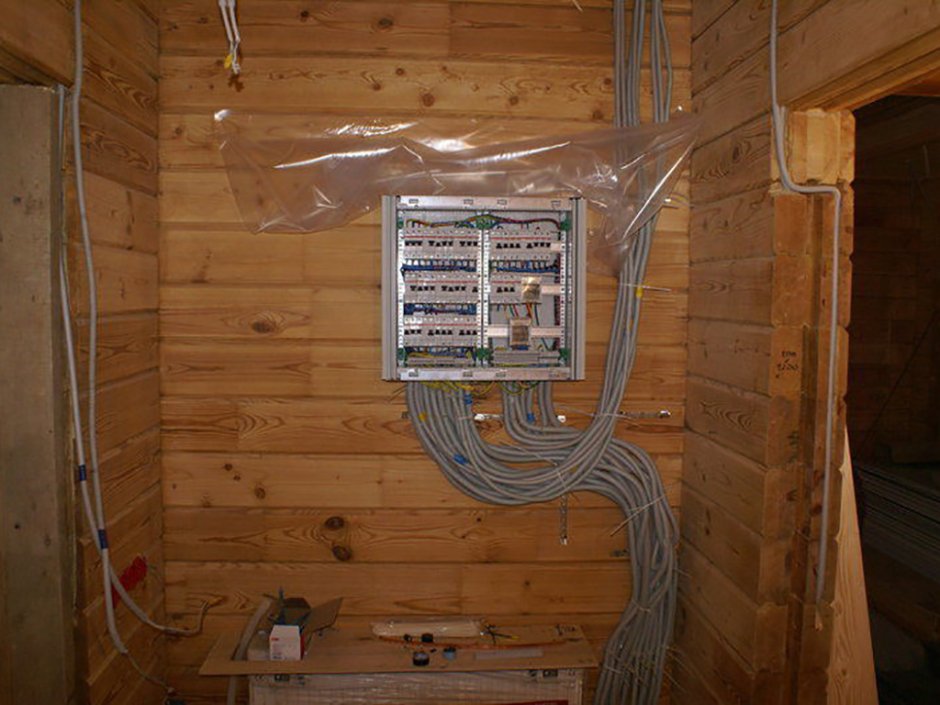 Ввод Эл кабеля в деревянный дом через стену