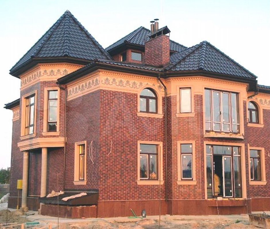 Фасад дома из красного кирпича