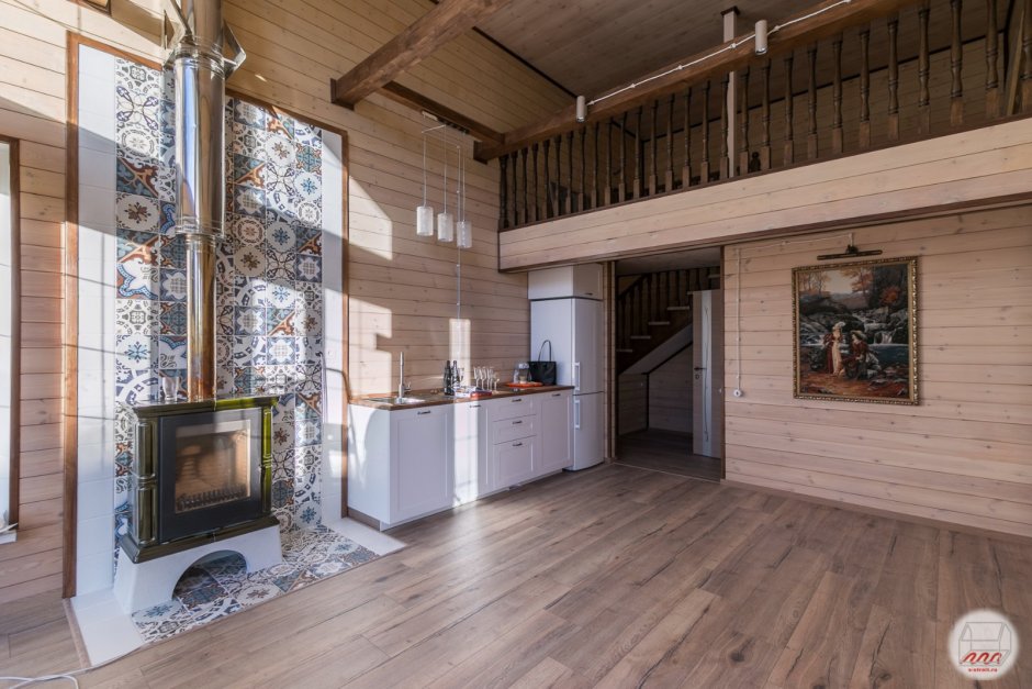 Дизайнерский интерьер деревянного дома