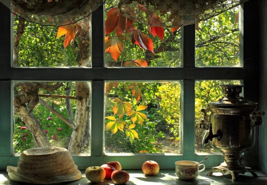 Окно деревенского домика