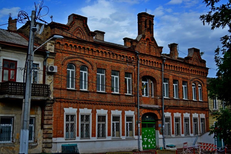 Старые кирпичные здания Сыктывкара