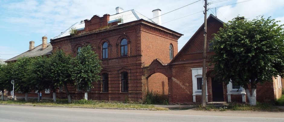 Купеческий дом 19 века из красного кирпича