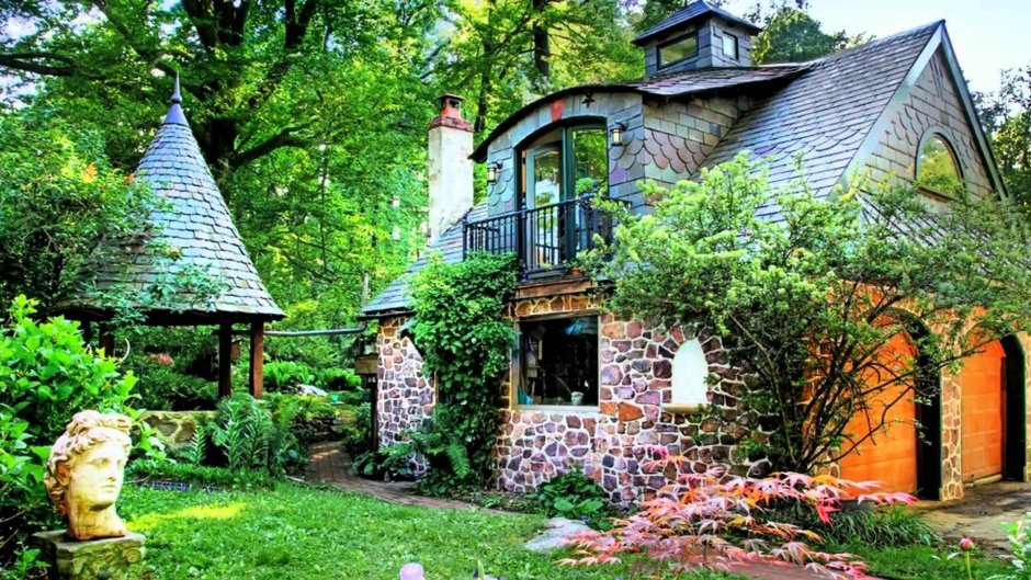 Уютный домик с садом