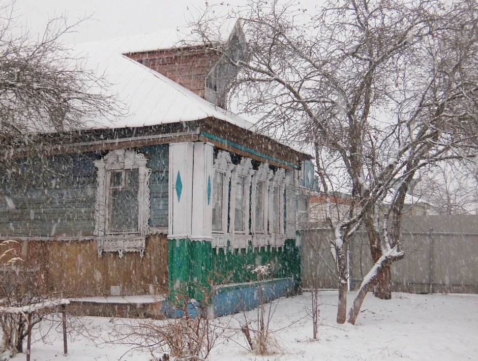 Домик в цветущем саду