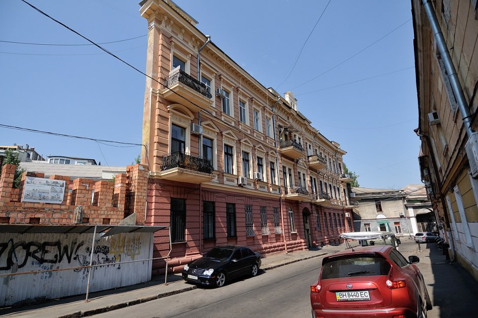 Узкий дом в Одессе