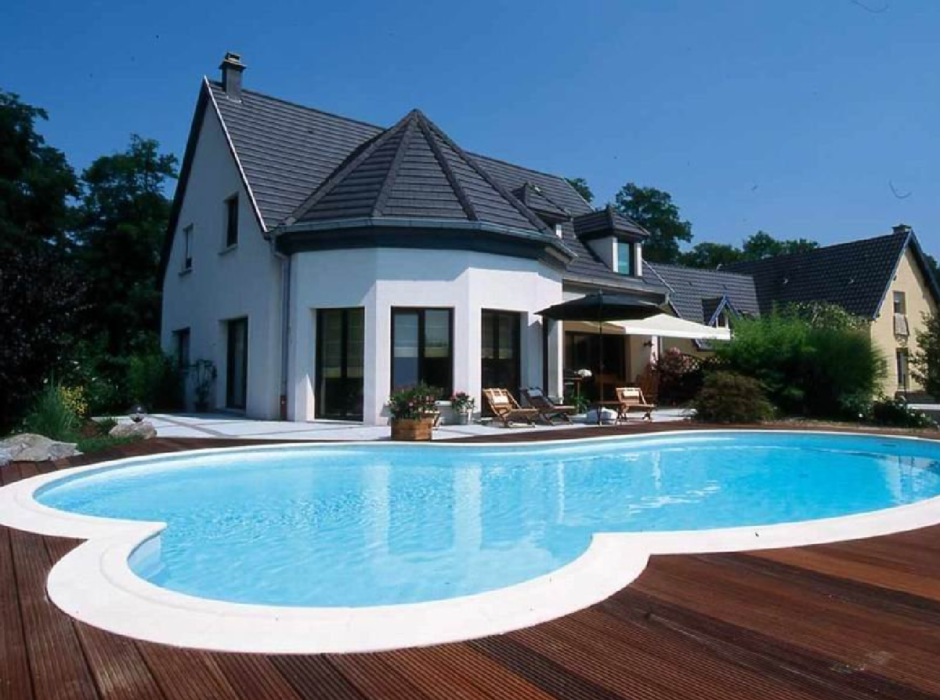 Дом с внутренним бассейном