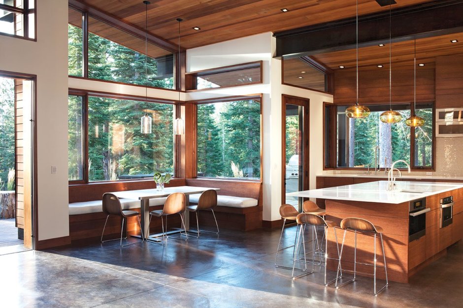 Кухня с панорамным окном в доме