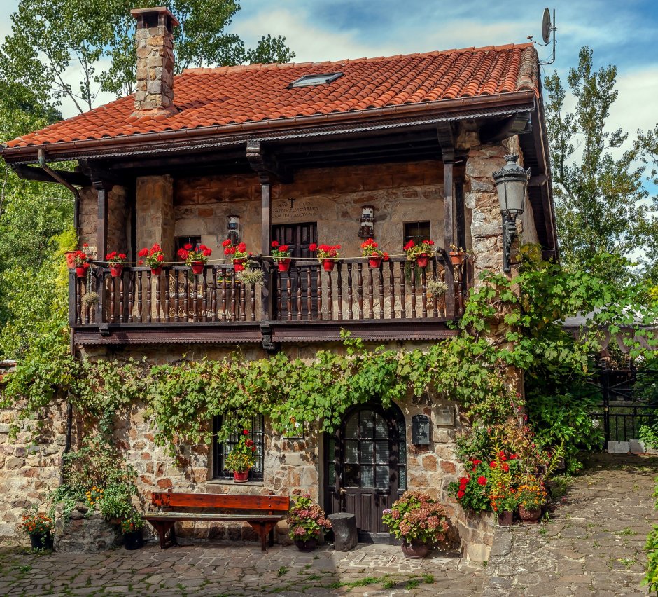 Форест каменный дом
